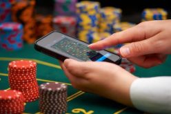What are the factors to consider while choosing an online casino?
